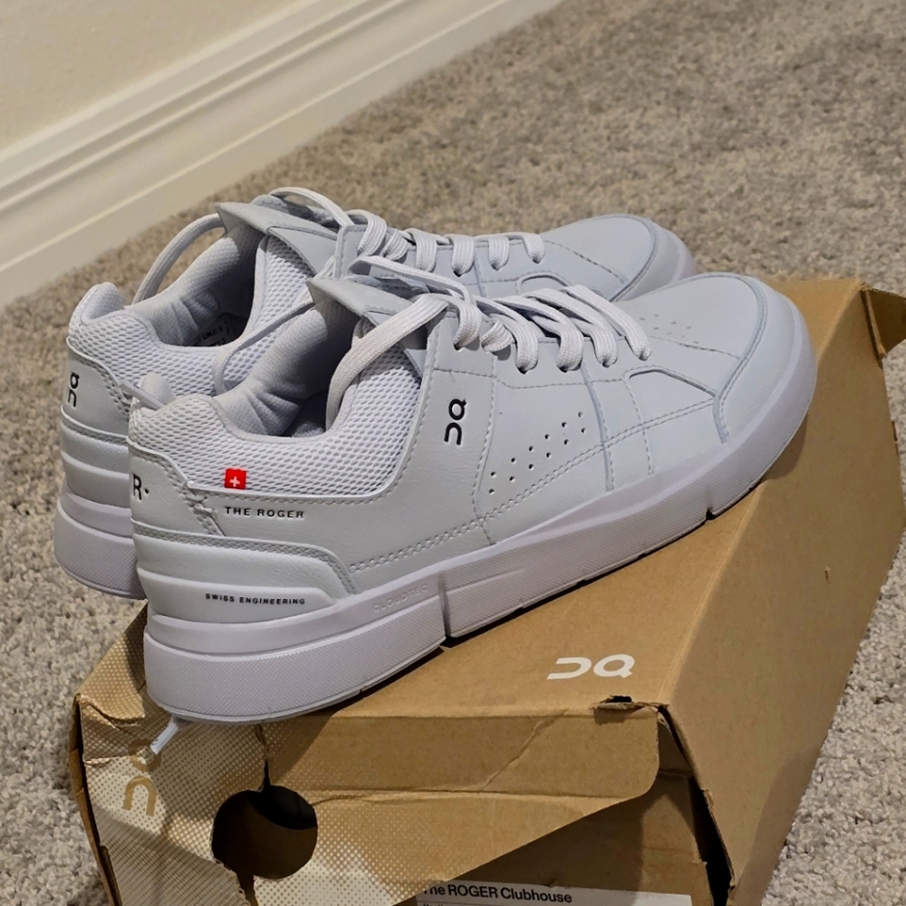 On Women's THE ROGER Clubhouse Shoes Light Grey/Pastle Blue 8.5